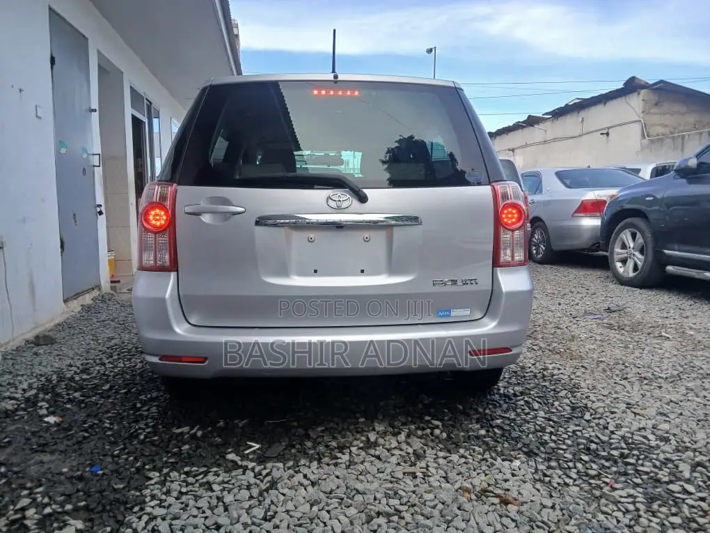 Toyota Raum 2008 Silver