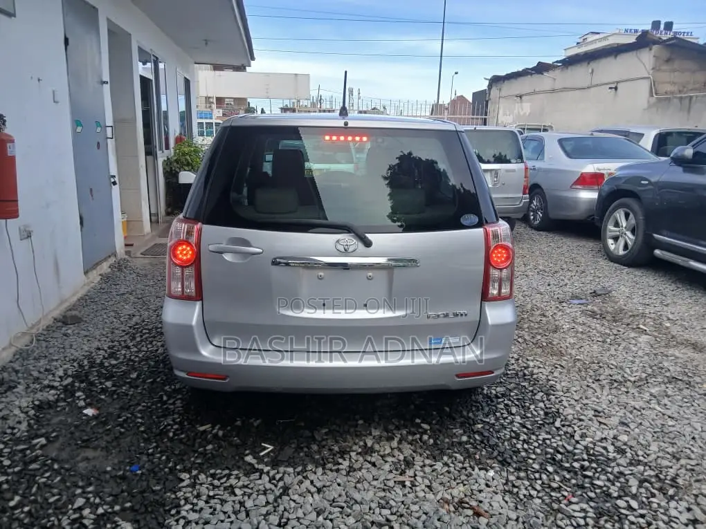 Toyota Raum 2008 Silver