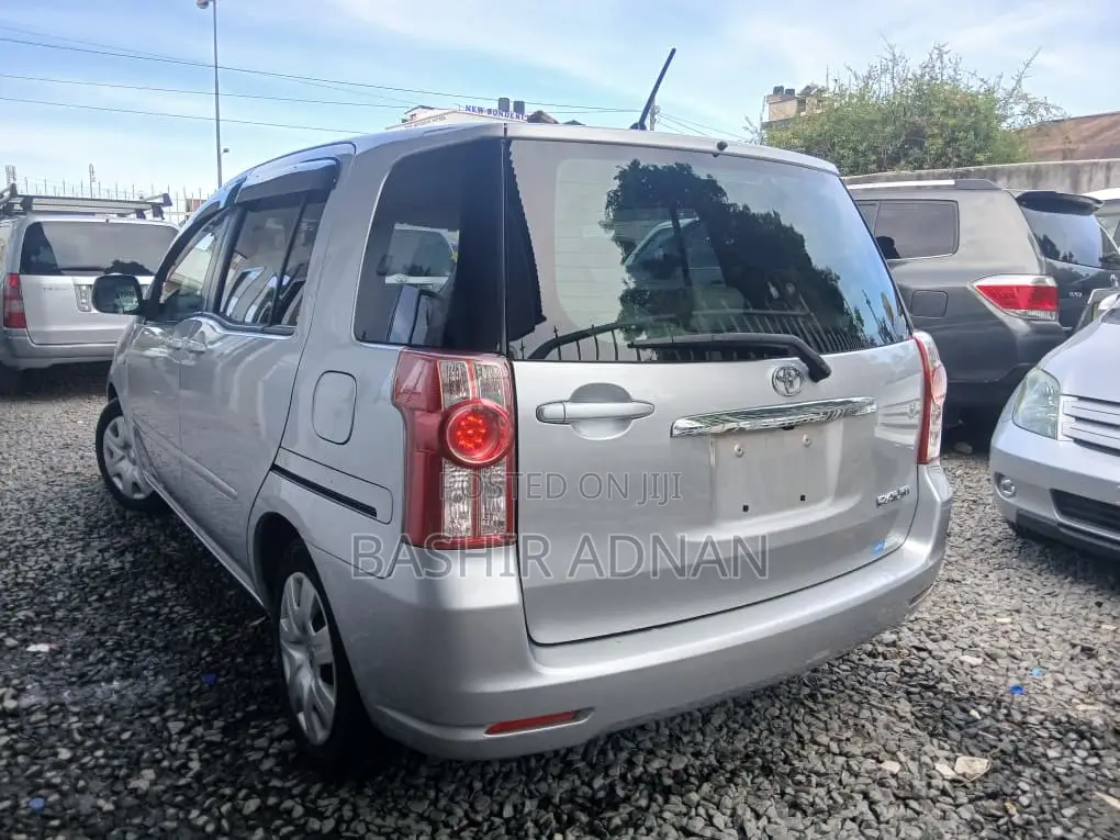 Toyota Raum 2008 Silver