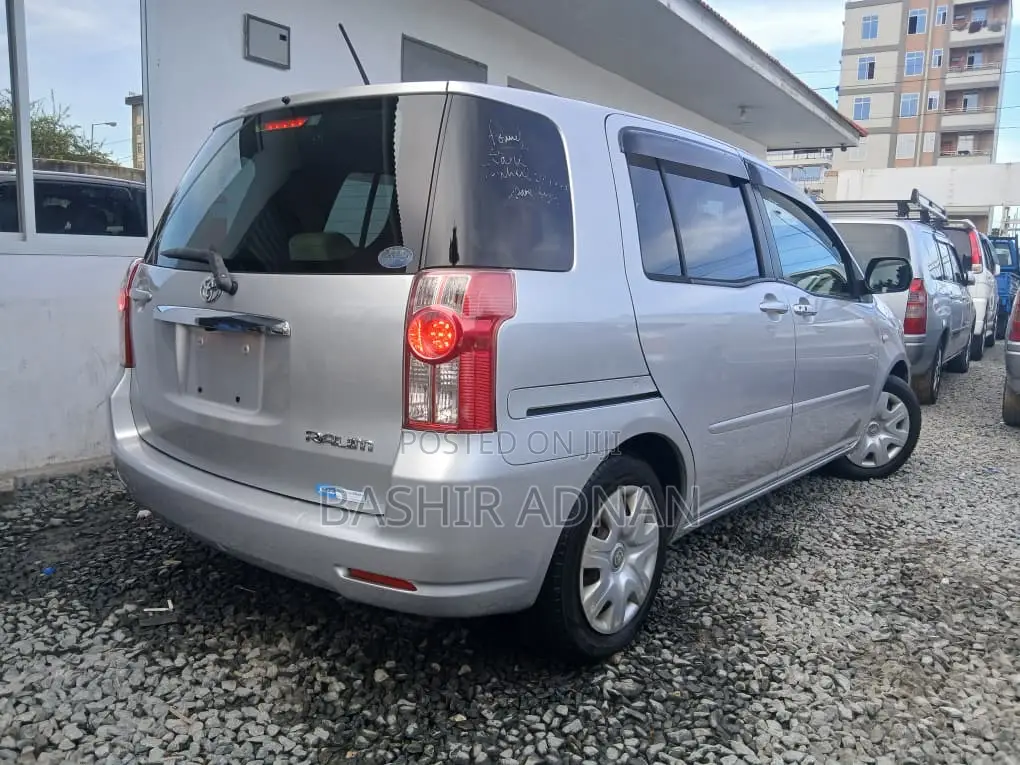 Toyota Raum 2008 Silver