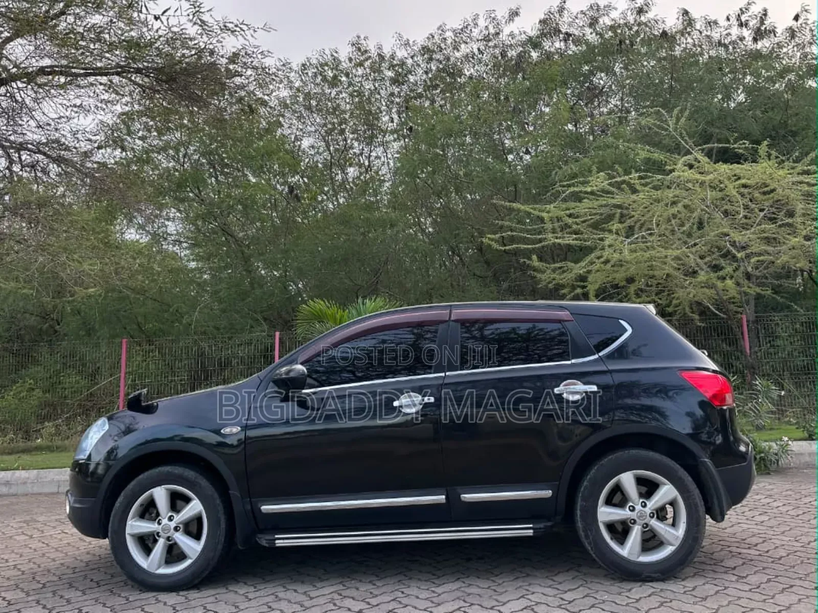 Nissan Dualis 2011 Black