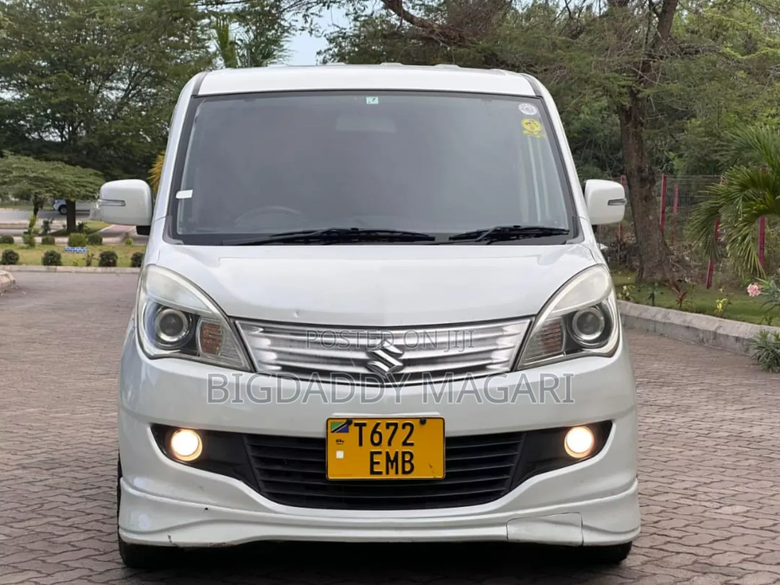 Suzuki Solio 2010 White