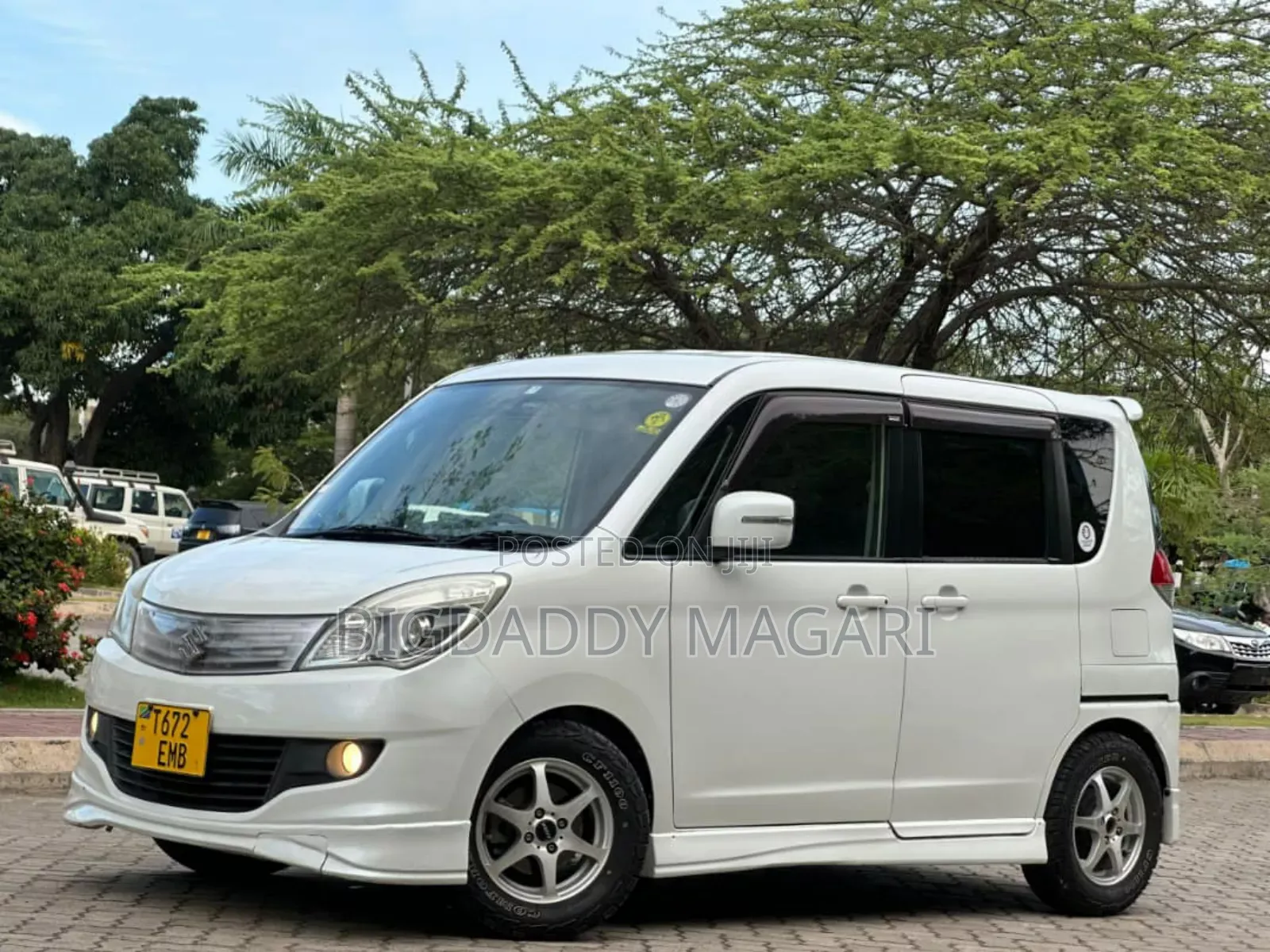 Suzuki Solio 2010 White