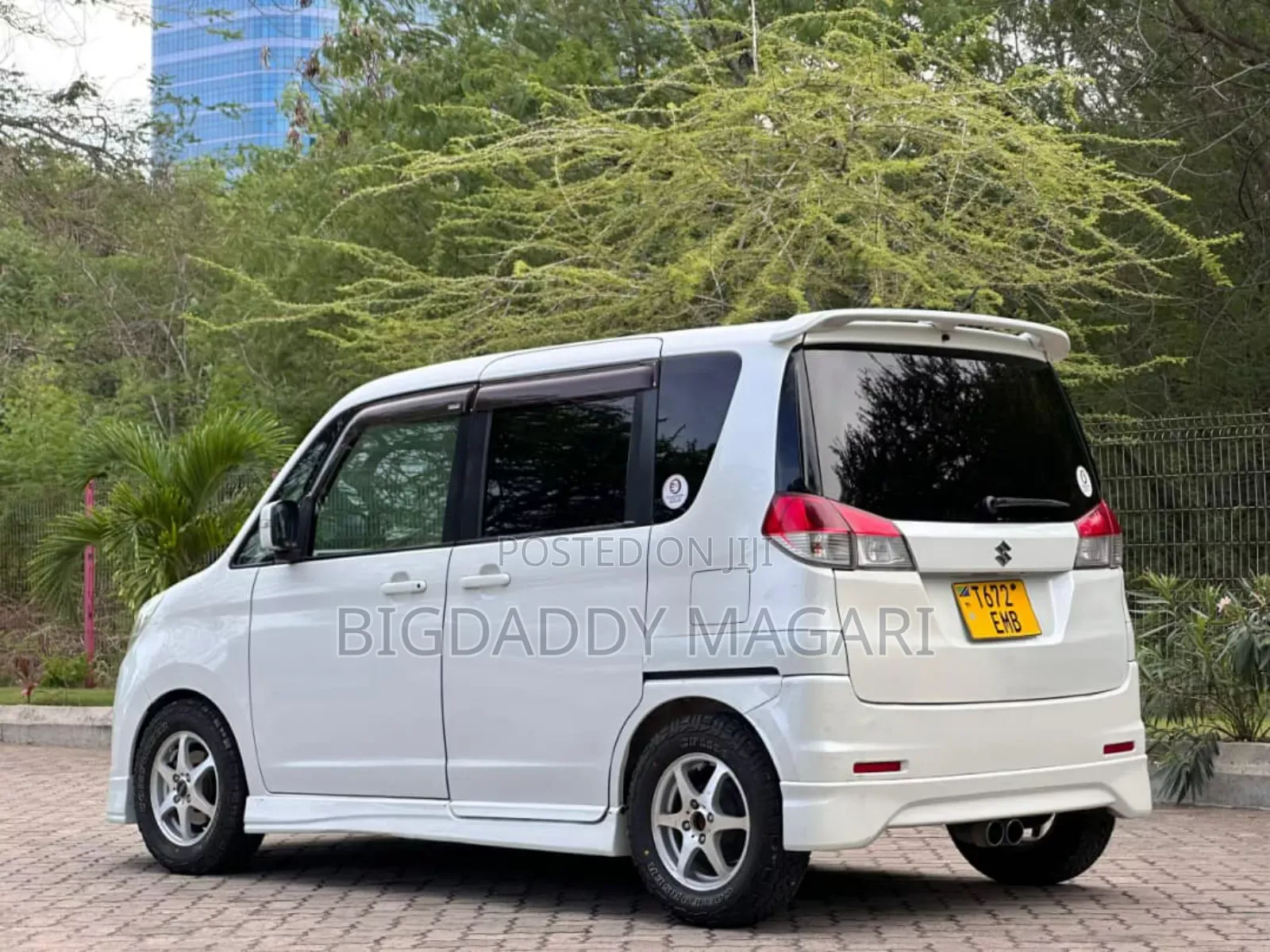 Suzuki Solio 2010 White