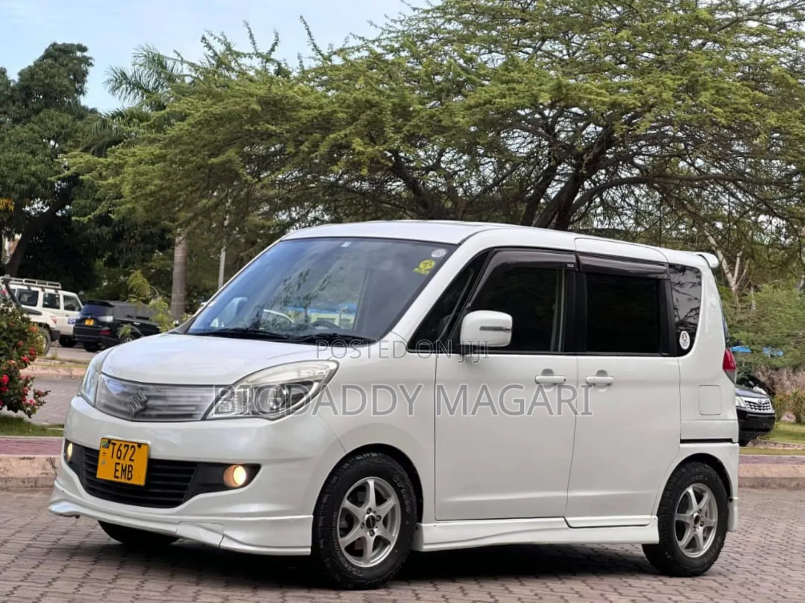 Suzuki Solio 2010 White
