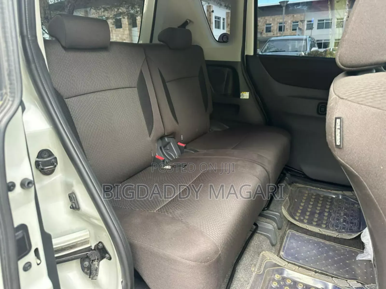 Suzuki Solio 2010 White