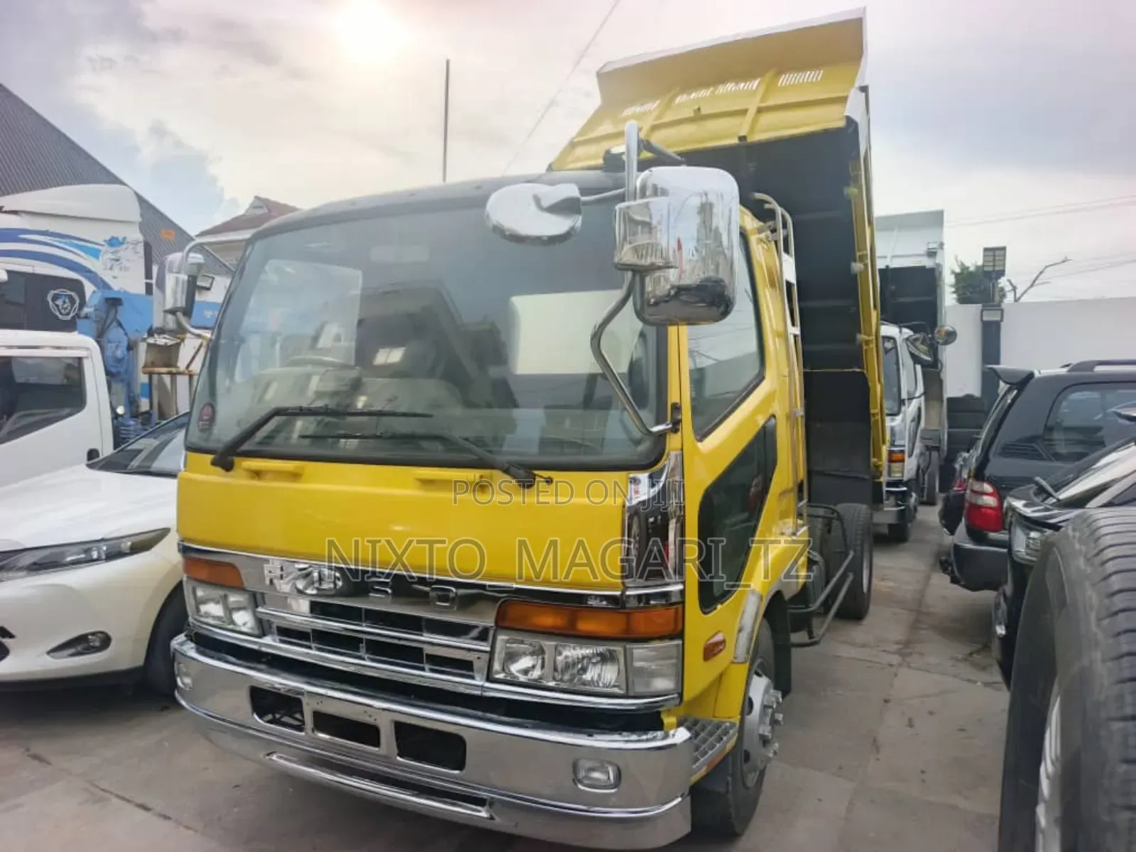 Mitsubishi Original Fusso Tipper