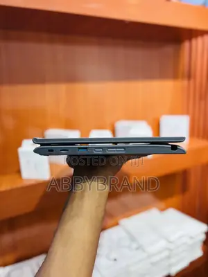 Laptop Lenovo 300e 4GB Intel SSD 128GB