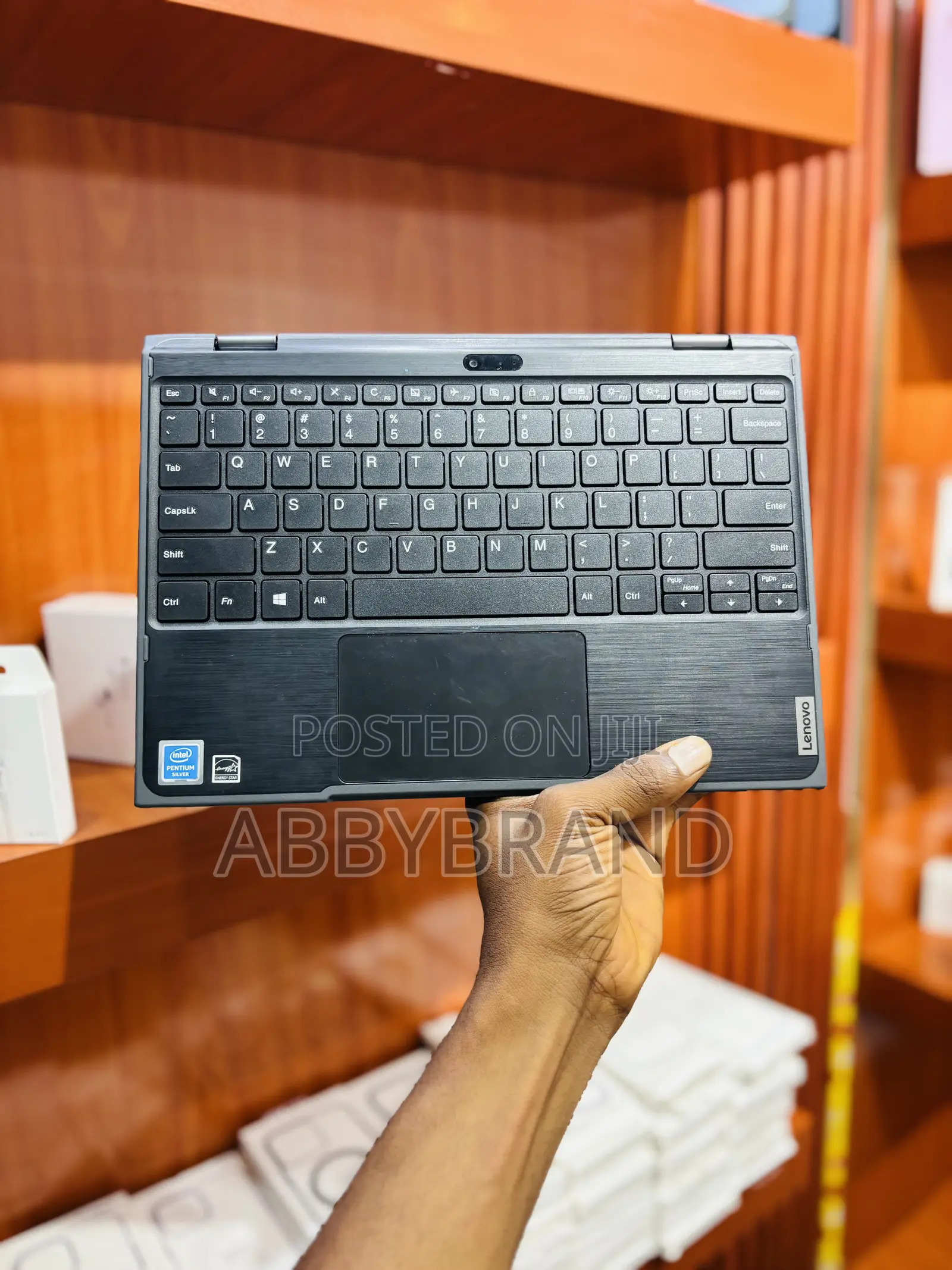 Laptop Lenovo 300e 4GB Intel SSD 128GB
