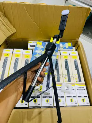 Bluetooth Selfie Stick Tripod Stand With Remote Ks-Q18s Black