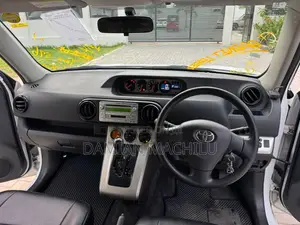 Toyota Corolla Rumion 2008 White