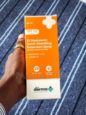 Derma Co 1% Hyaluronic Quick-Absorbing Sunscreen Spray