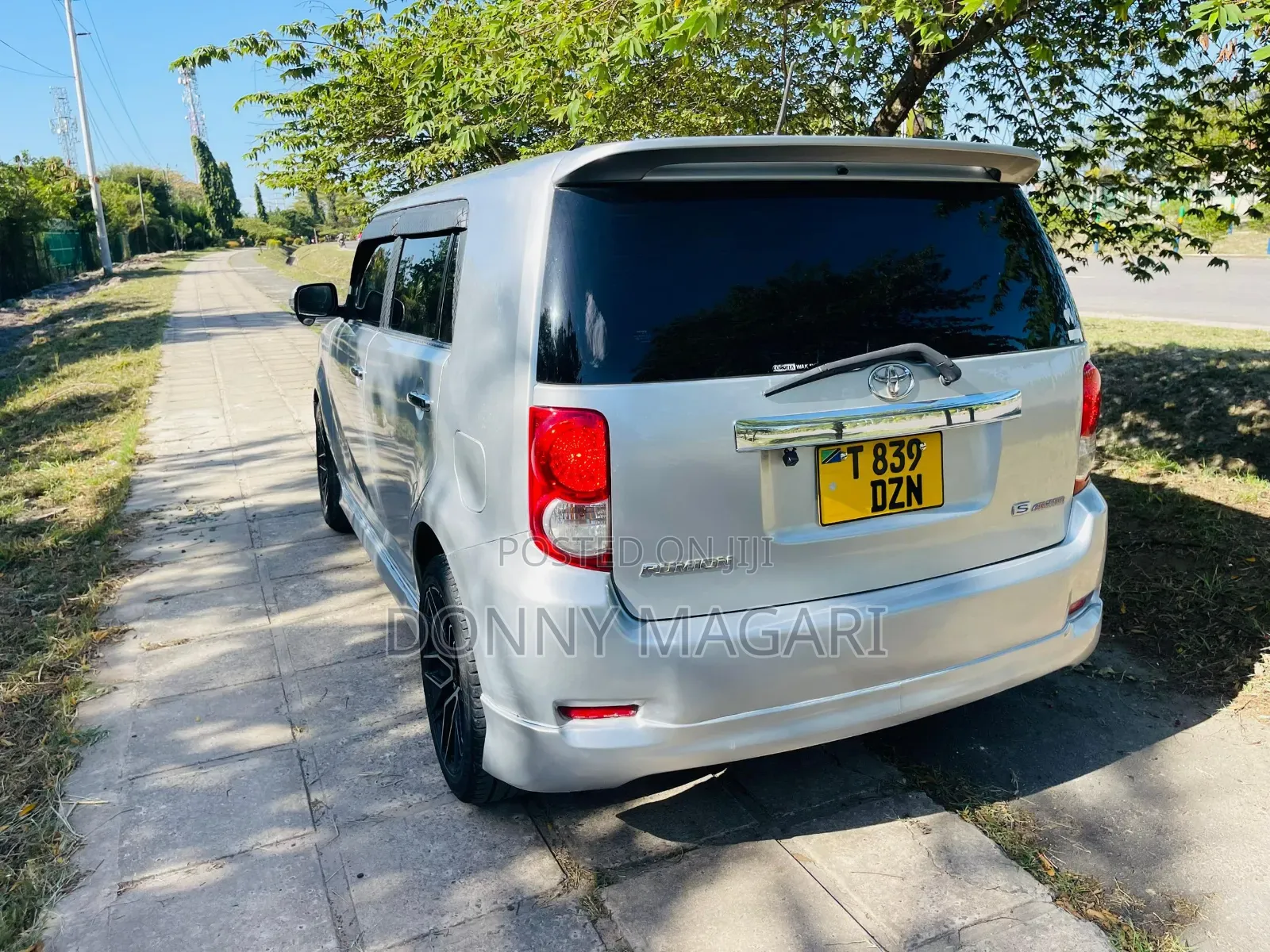 Toyota Corolla Rumion Hatchback 1.5 FWD 2010 Silver