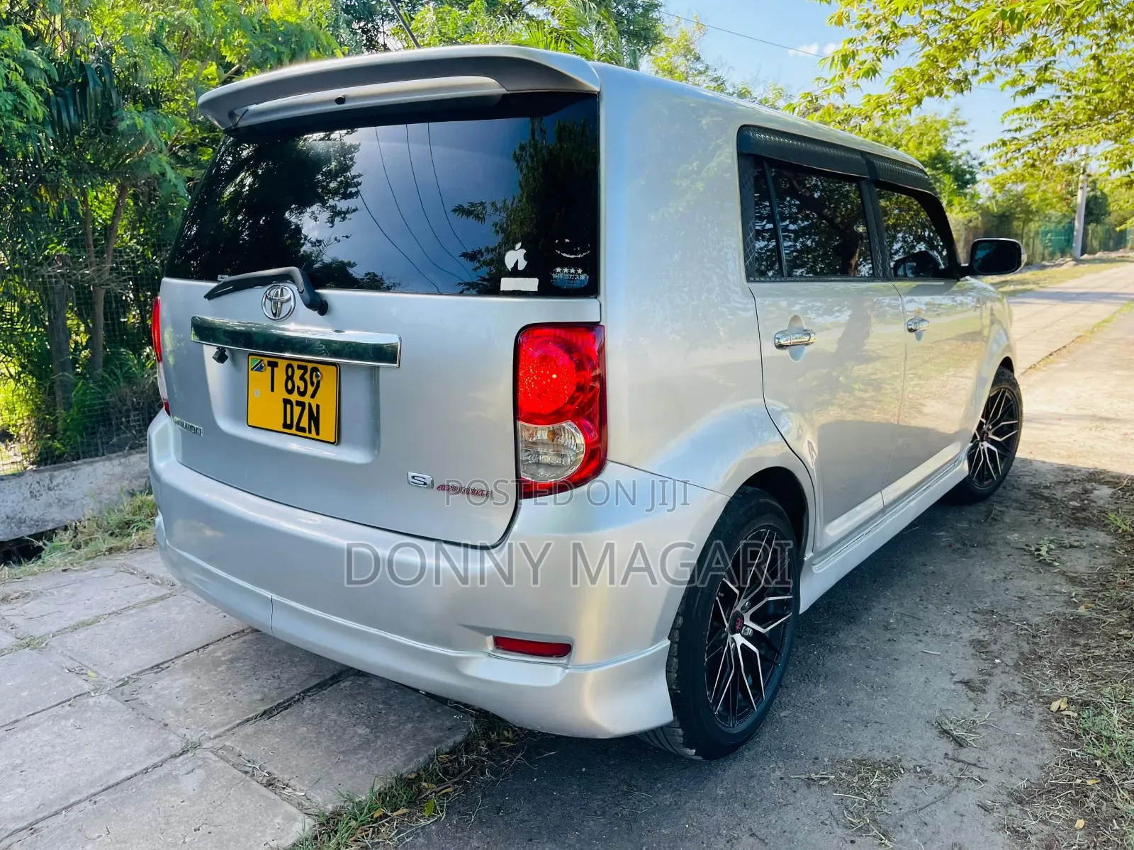 Toyota Corolla Rumion Hatchback 1.5 FWD 2010 Silver