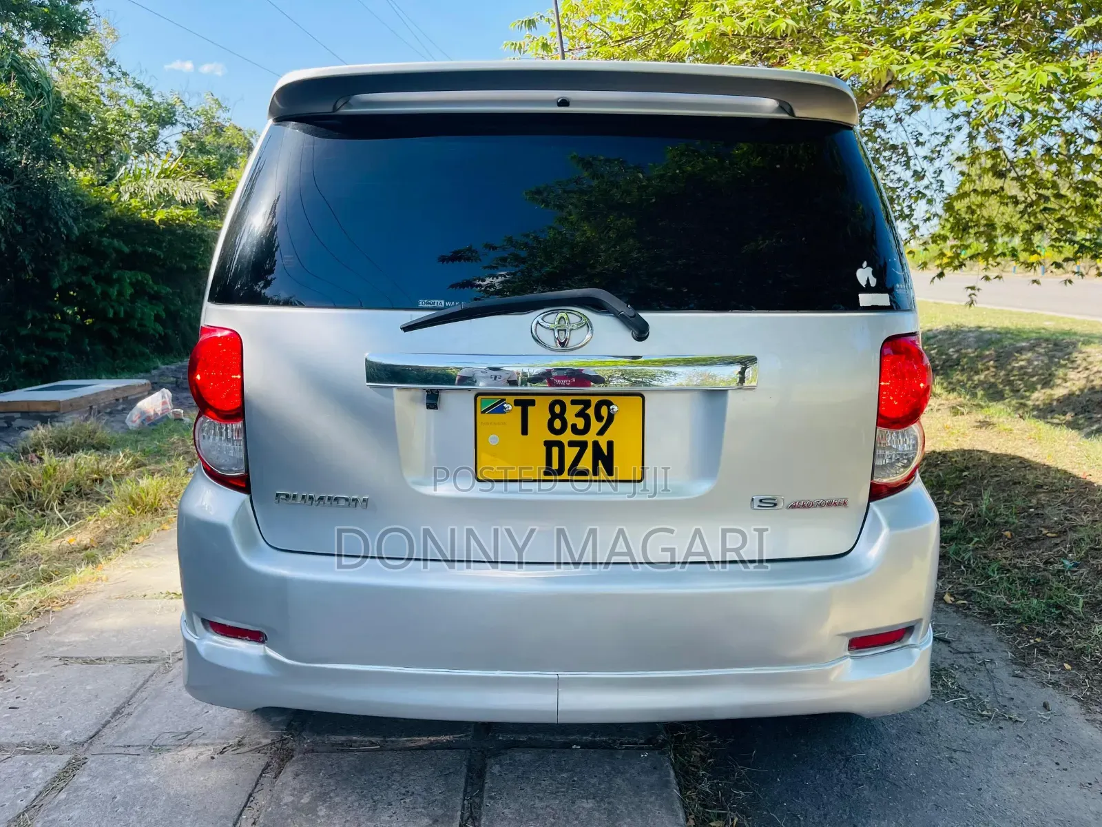 Toyota Corolla Rumion Hatchback 1.5 FWD 2010 Silver