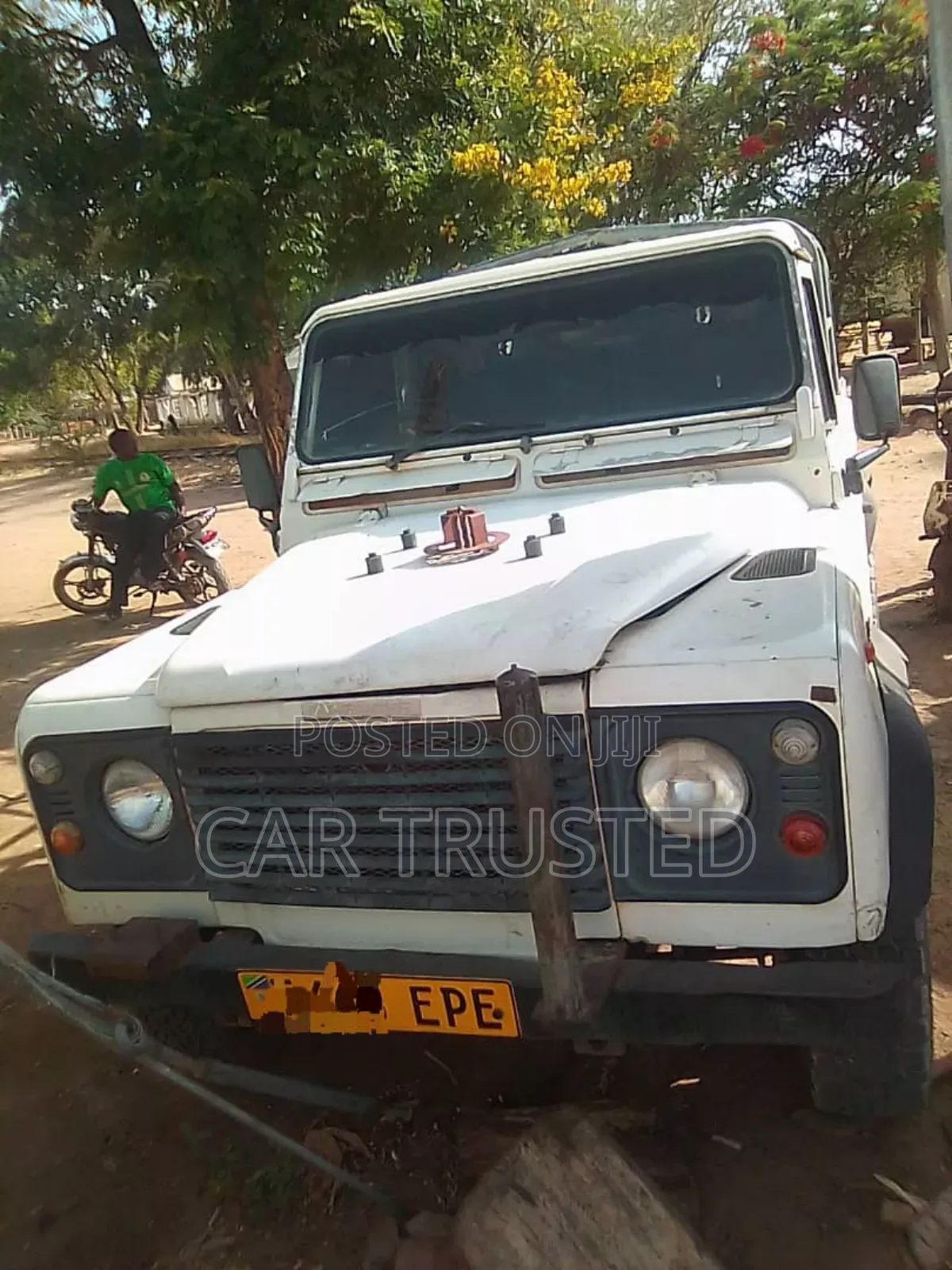 Land Rover Defender 1999 White
