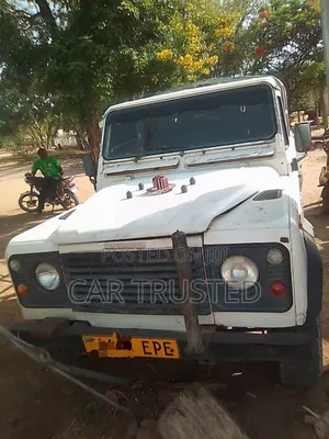 Land Rover Defender 1999 White