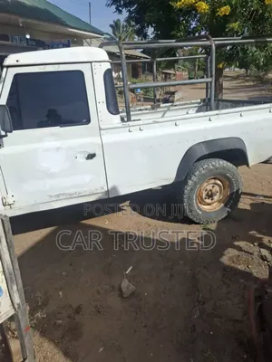 Land Rover Defender 1999 White