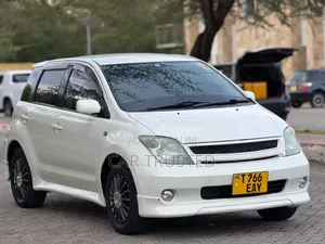 Toyota IST 2005 White