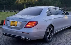 Mercedes-Benz E200 2017 Silver