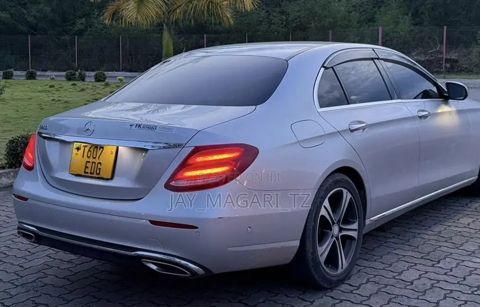 Mercedes-Benz E200 2017 Silver
