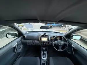 Toyota RAV4 Automatic 2003 White