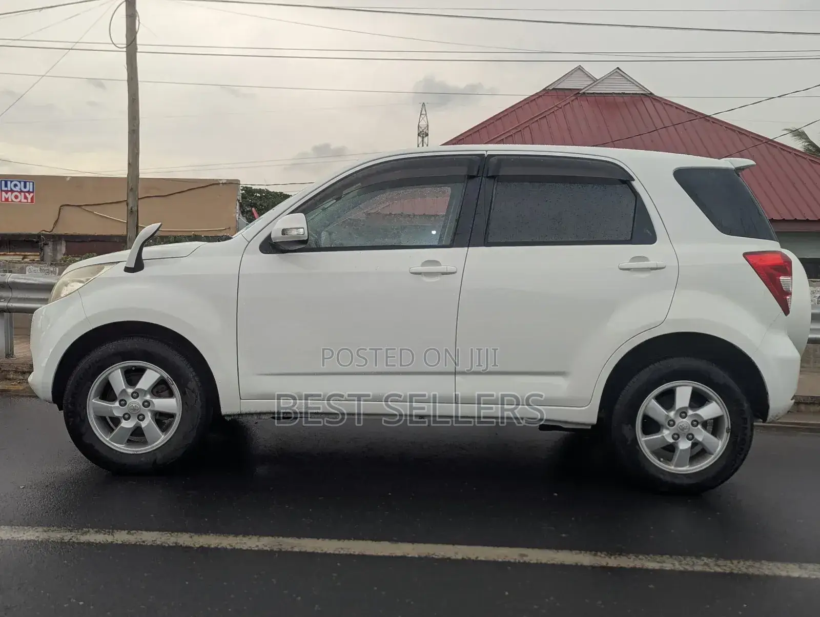 Toyota Regius 2007 White