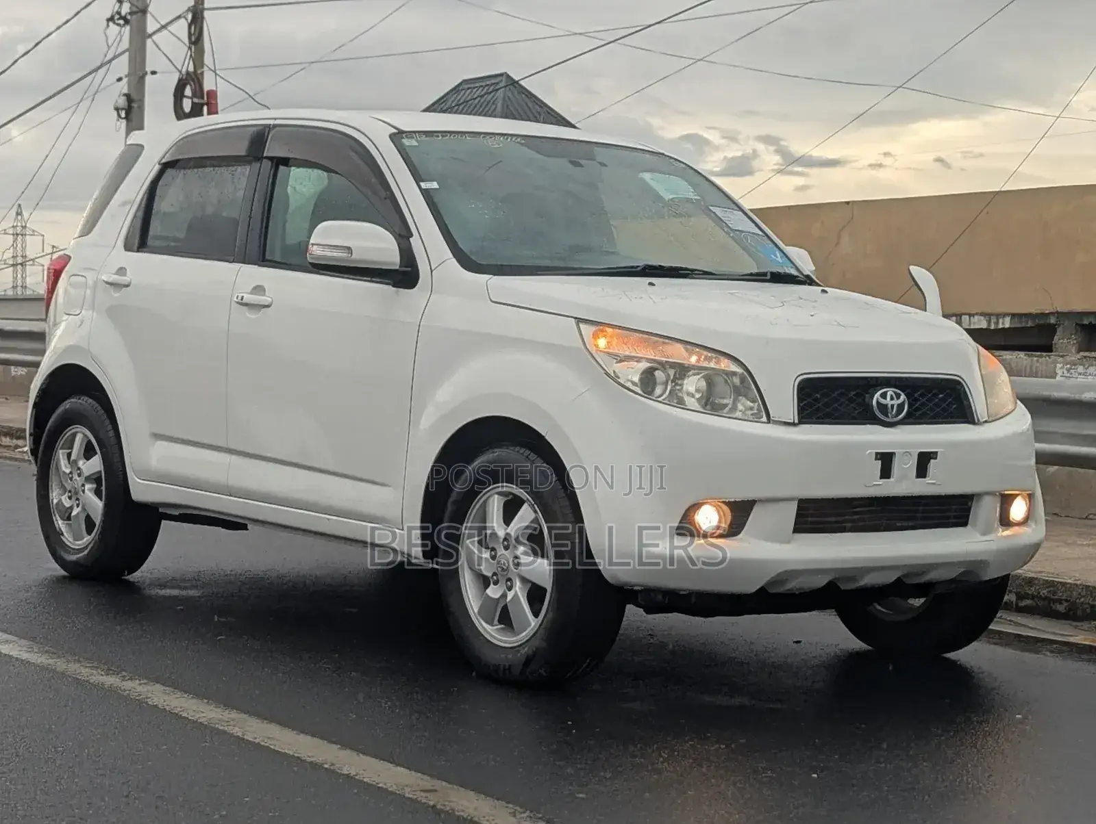 Toyota Regius 2007 White