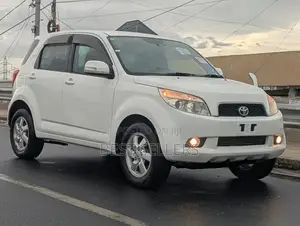Toyota Regius 2007 White