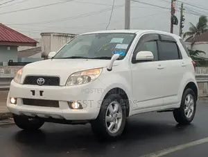 Toyota Regius 2007 White