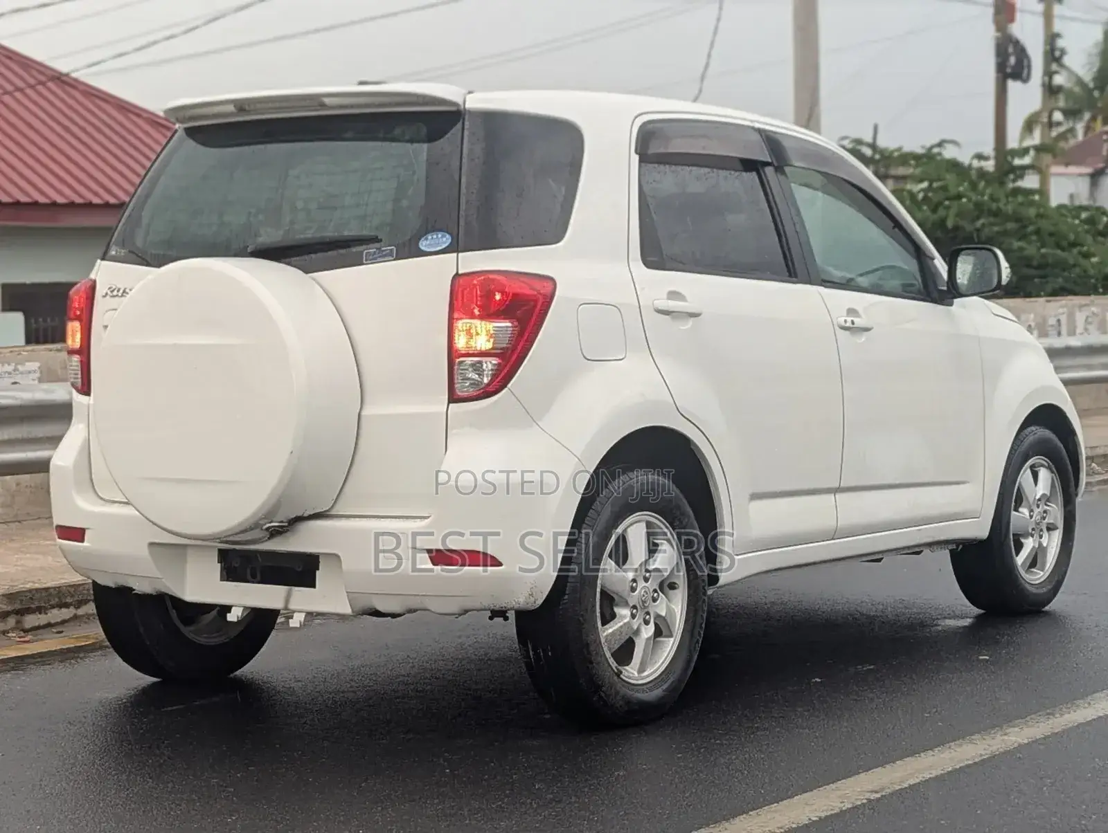 Toyota Regius 2007 White