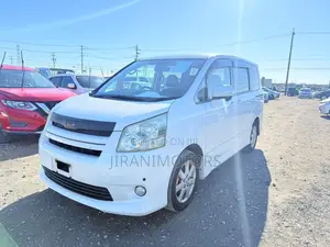 Toyota Noah 2.0 143hp AWD (7 Seater) 2008 White