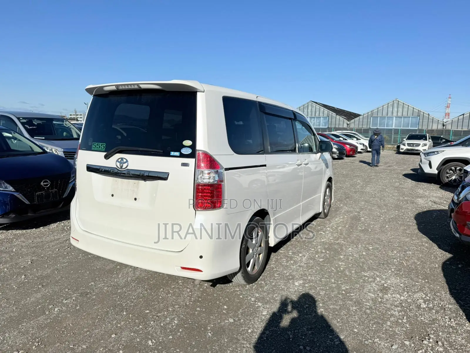 Toyota Noah 2.0 143hp AWD (7 Seater) 2008 White