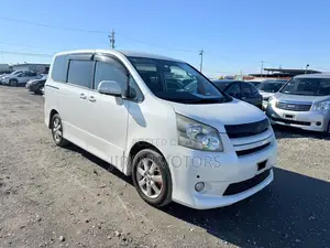 Toyota Noah 2.0 143hp AWD (7 Seater) 2008 White
