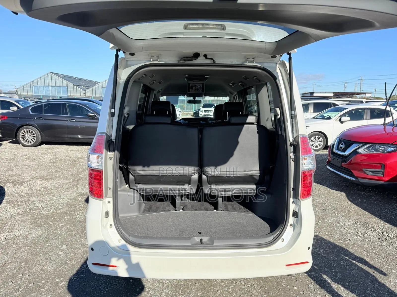 Toyota Noah 2.0 143hp AWD (7 Seater) 2008 White