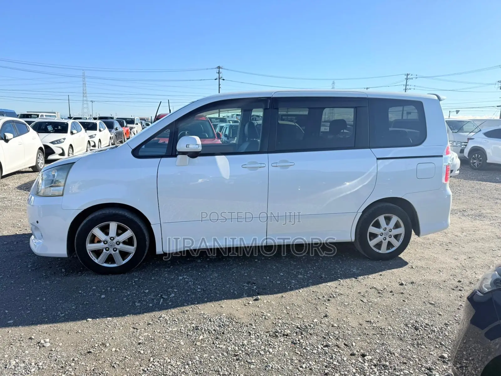 Toyota Noah 2.0 143hp AWD (7 Seater) 2008 White