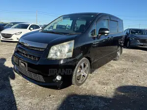 Toyota Noah 2.0 143hp AWD (7 Seater) 2009 Black