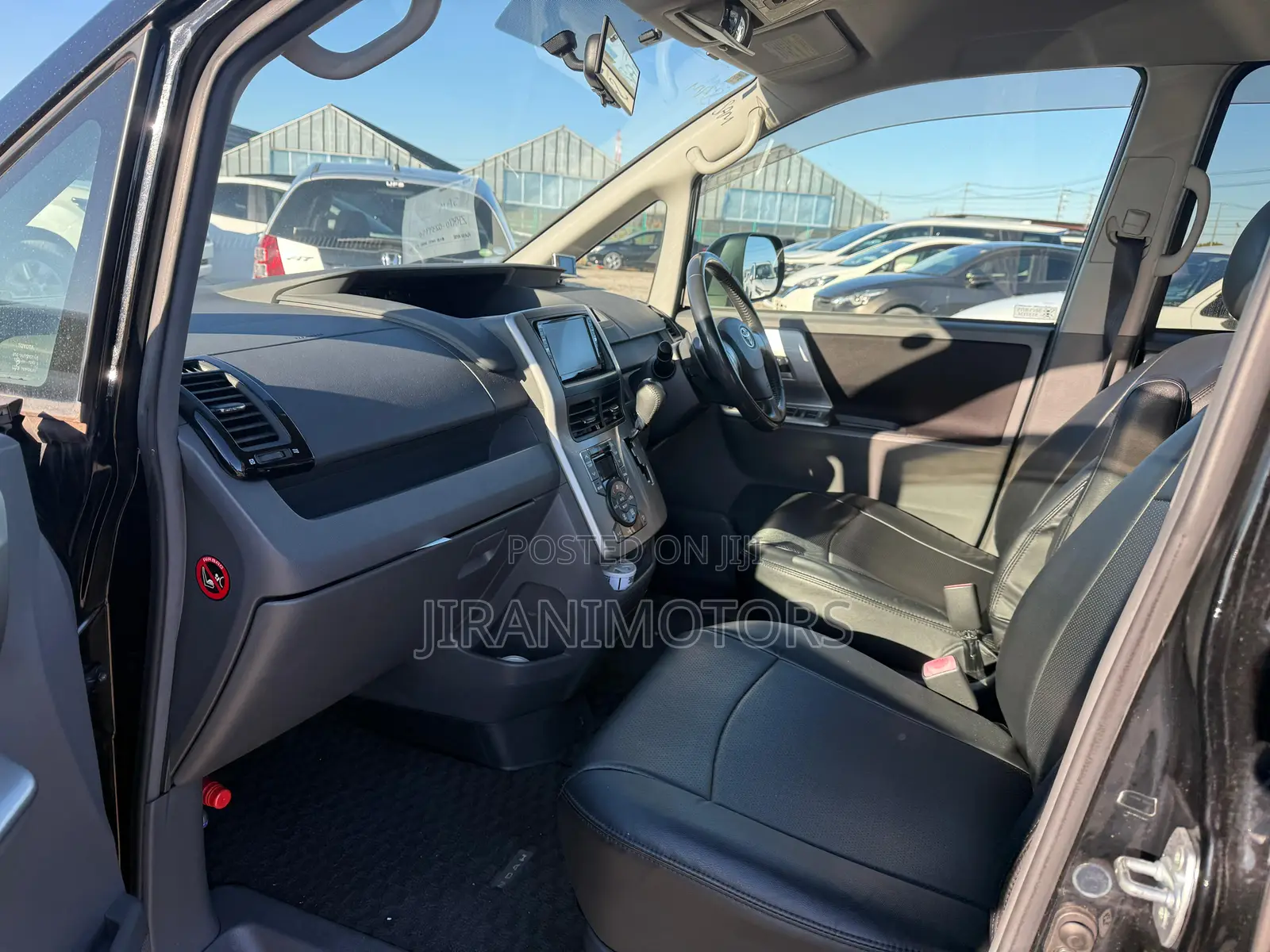 Toyota Noah 2.0 143hp AWD (7 Seater) 2009 Black