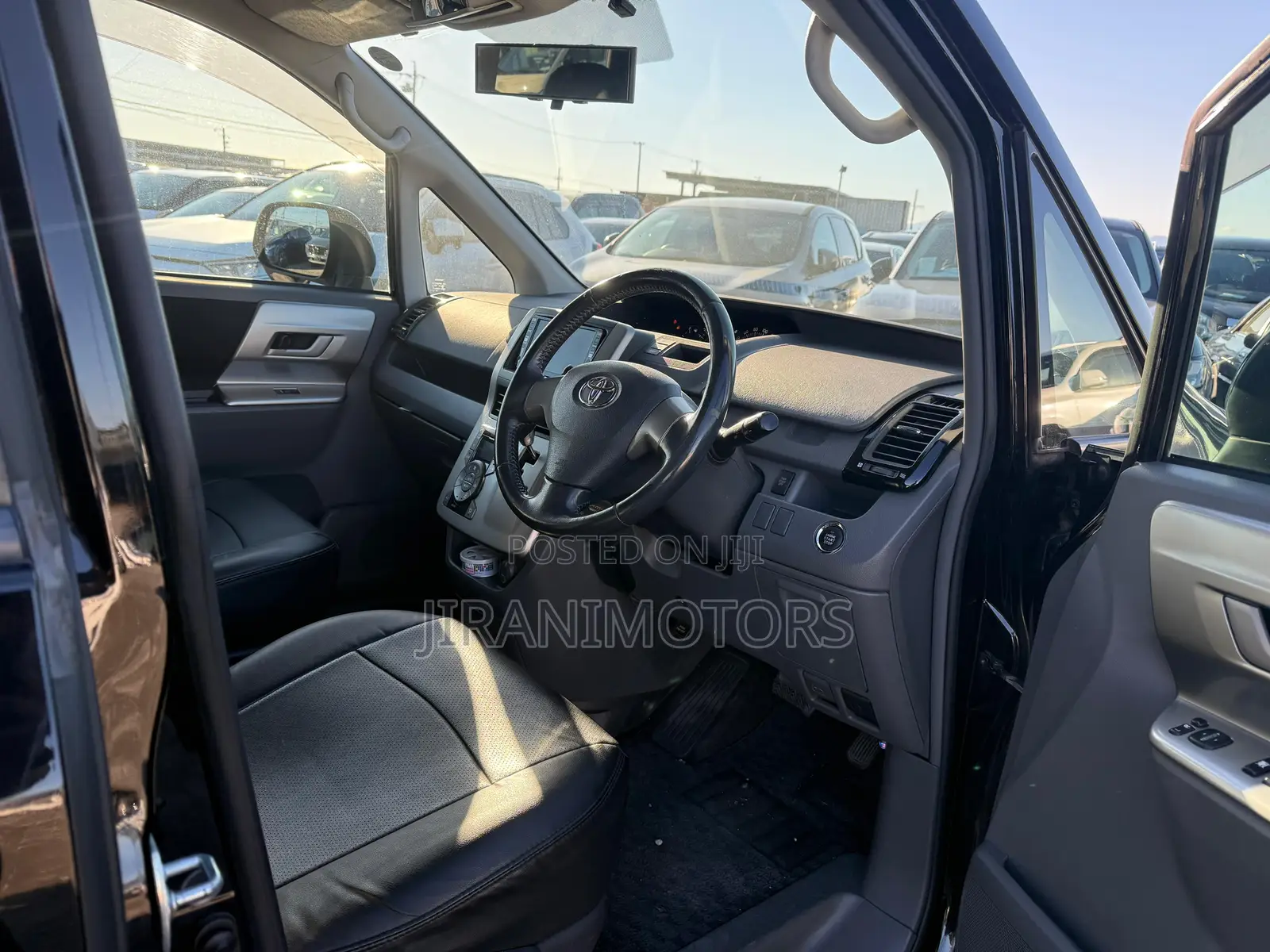 Toyota Noah 2.0 143hp AWD (7 Seater) 2009 Black