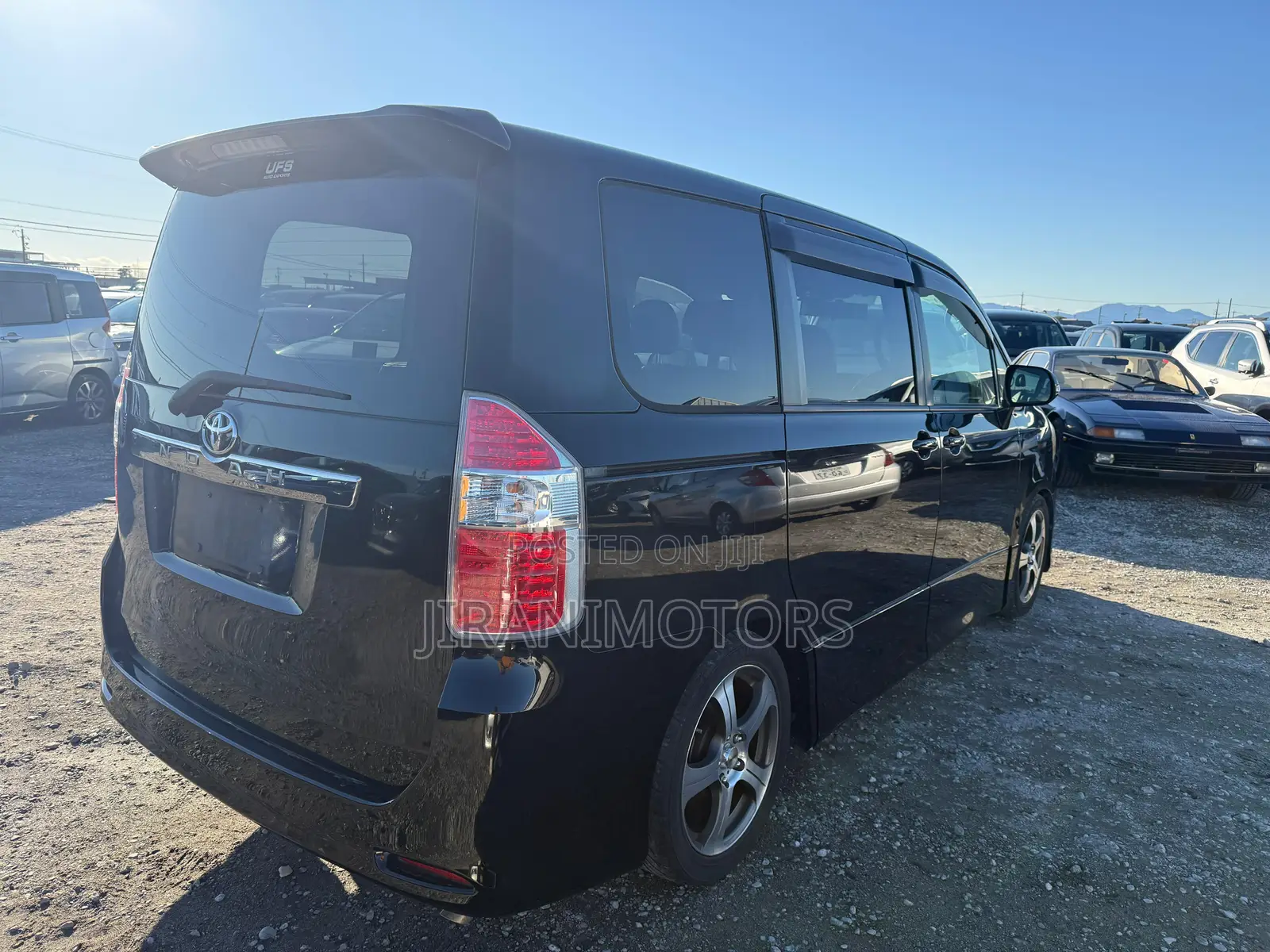 Toyota Noah 2.0 143hp AWD (7 Seater) 2009 Black