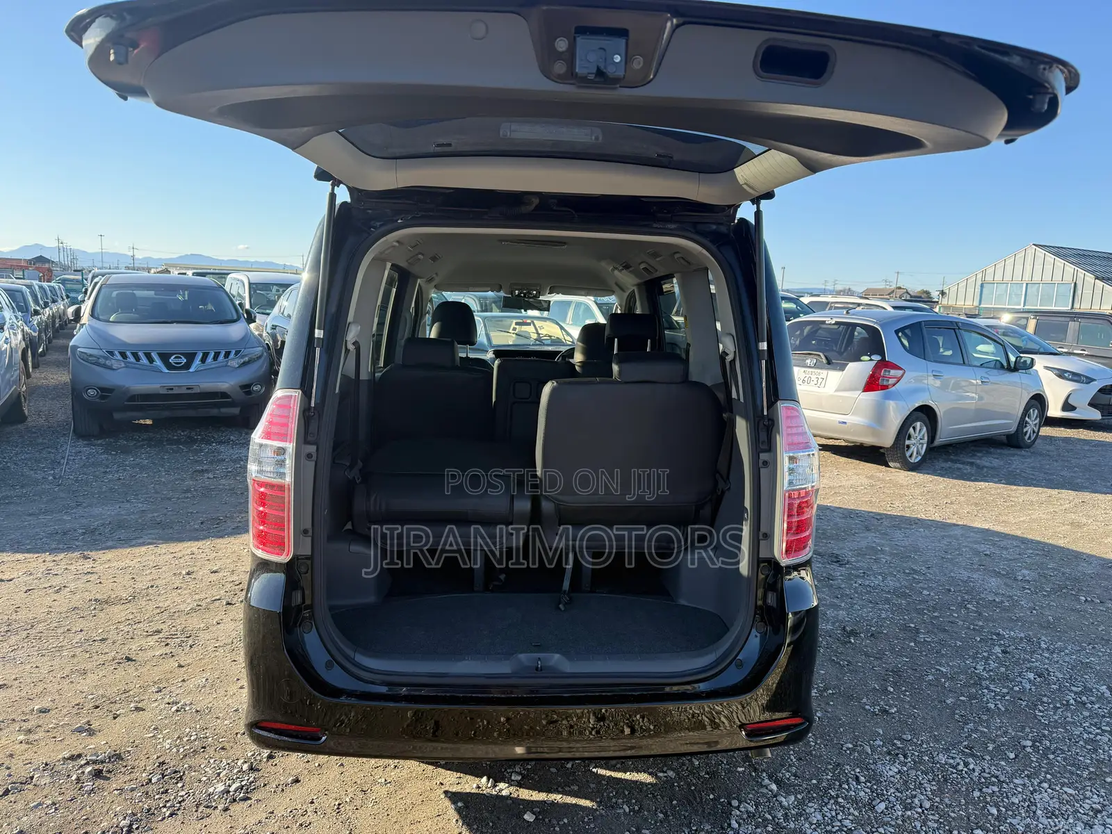 Toyota Noah 2.0 143hp AWD (7 Seater) 2009 Black