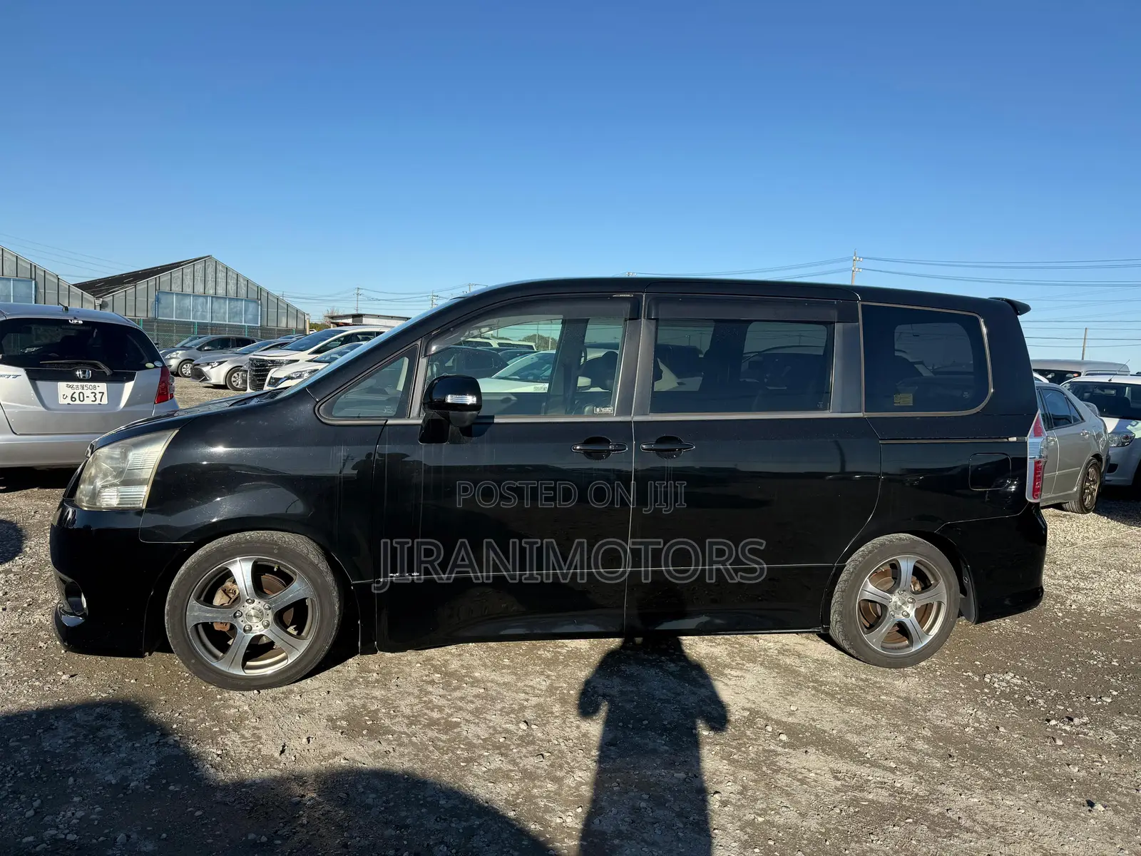 Toyota Noah 2.0 143hp AWD (7 Seater) 2009 Black