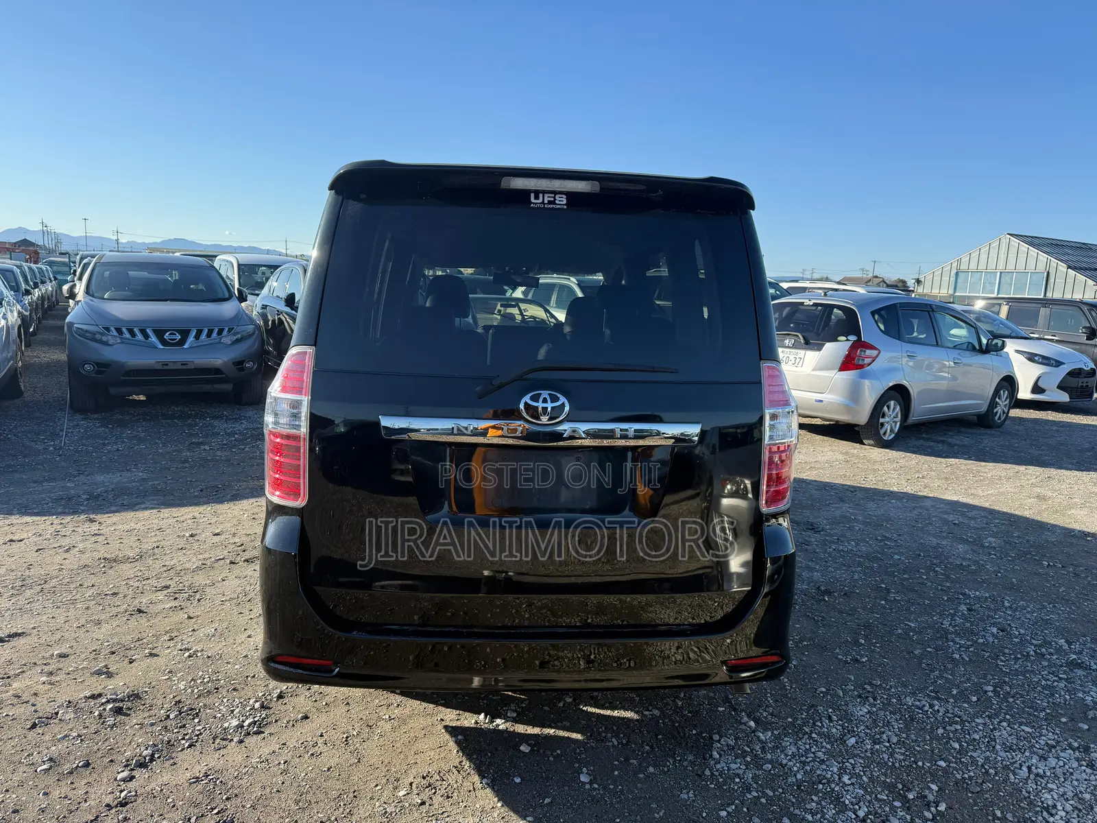 Toyota Noah 2.0 143hp AWD (7 Seater) 2009 Black
