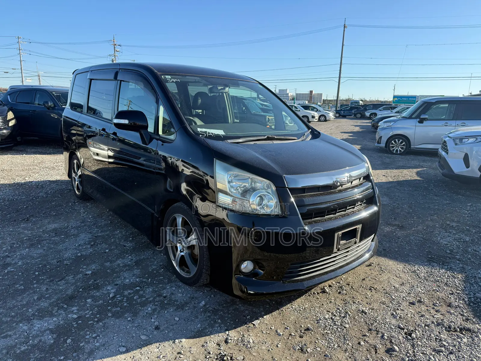 Toyota Noah 2.0 143hp AWD (7 Seater) 2009 Black