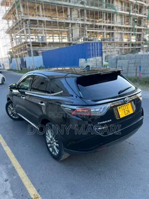 Toyota Harrier 2.0 2016 Black