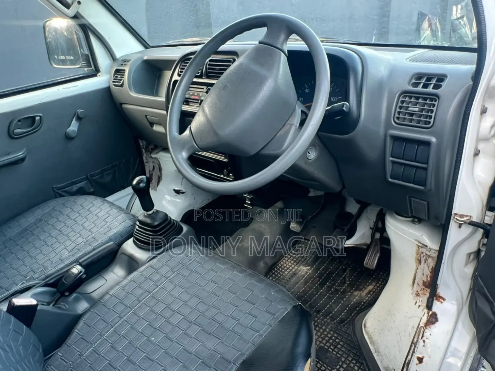 Suzuki Super Carry 2000 White
