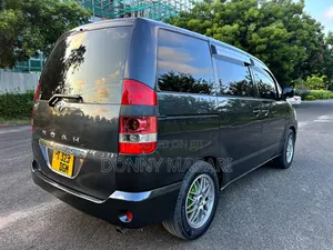 Toyota Noah 2.0 AWD (8 Seater) 2005 Black