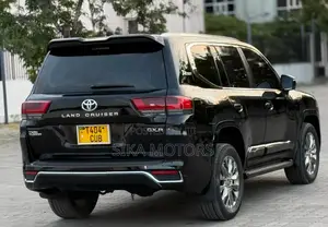 Toyota Land Cruiser 2010 Black