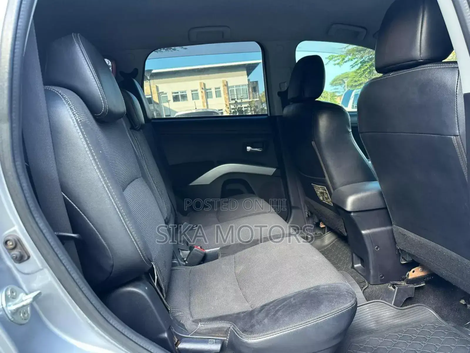Mitsubishi Outlander 2010 Silver
