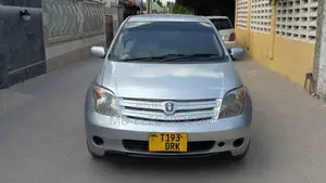 Toyota IST 2005 Silver